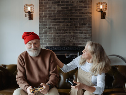 Amiga vence o parceiro de jogo em um duelo