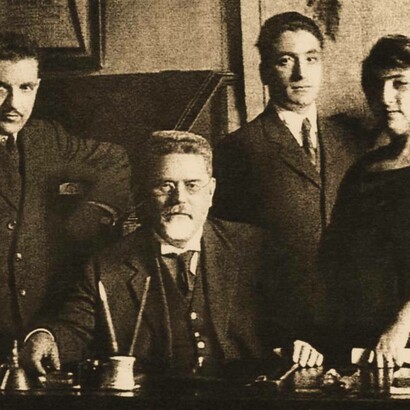 Giovanni Treccani e il filosofo Giovanni Gentile, insieme ad altre personalità, fondano a Roma l'Istituto dell'Enciclopedia Italiana, per la pubblicazione dell'Enciclopedia Italiana e del Dizionario Biografico degli Italiani, 18 febbraio 1925