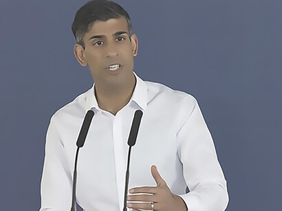 Dover, UK: Prime Minister Rishi Sunak addresses the media in a press conference after inspecting a Border Force cutter boat in the Dover Strait. Captured by Simon Dawson