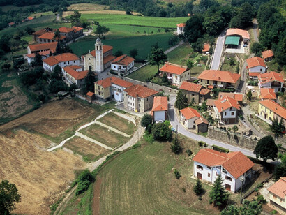 Vista dall'alto della città di Roccaverano, Asti