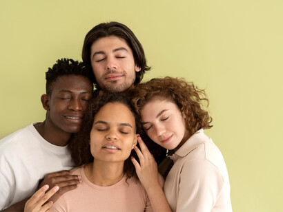 Diversidade étnica. A atenção à rica capacidade das epistemologias do Sul é simultaneamente o reconhecimento daquilo a que Santos chama a divisão abissal, ou as linhas abissais que marcam essa divisão