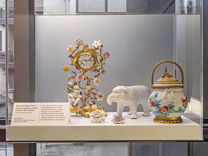 Collecting memories. 40 years of ceramics and community, exhibition view. Courtesy of Gardiner Museum