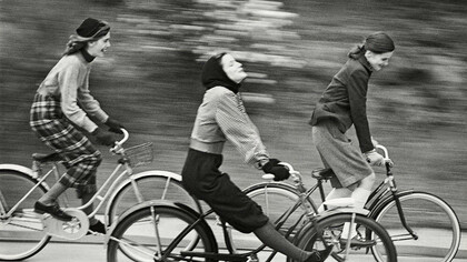 Hermann Landshoff - "The Bicyclers" pubblicato su Junior Bazaar, Agosto 1946