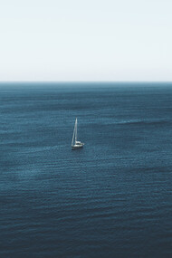 Un mese di passaggio nel quale è difficile pensare a qualcosa di assoluto