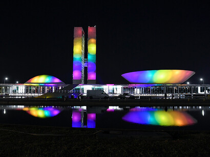 A data comemora a Revolta de Stonewall de 1969, um marco na luta pelos direitos LGBTQIAPN+, quando a comunidade reagiu contra abusos policiais. Foto de Jonas Pereira/Agência Senado