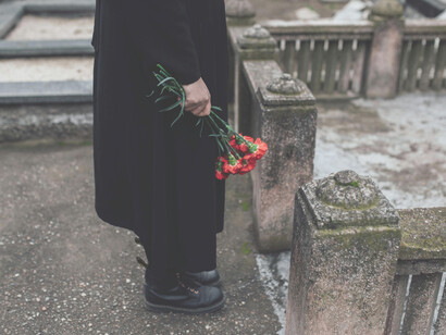 La memoria nos trae ese registro de cambio que es la piel misma del tiempo: la muerte