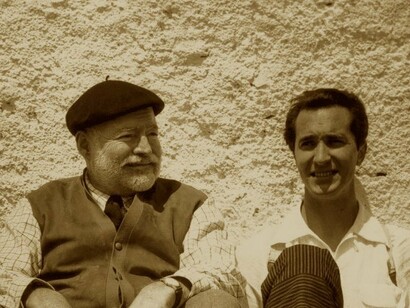 Ernest Hemingway (links)