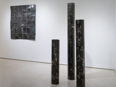 Alsino Skowronnek, Dejar que las cosas pesadas floten, vista de exhibición. Cortesía de Galería Moisés Pérez de Albéniz