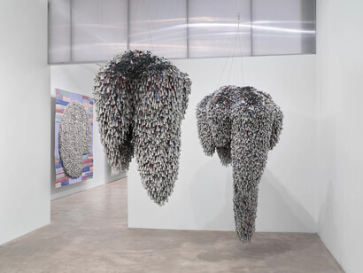 Marie Watt, Thirteen moons, exhibition view. Courtesy of Marc Straus Gallery