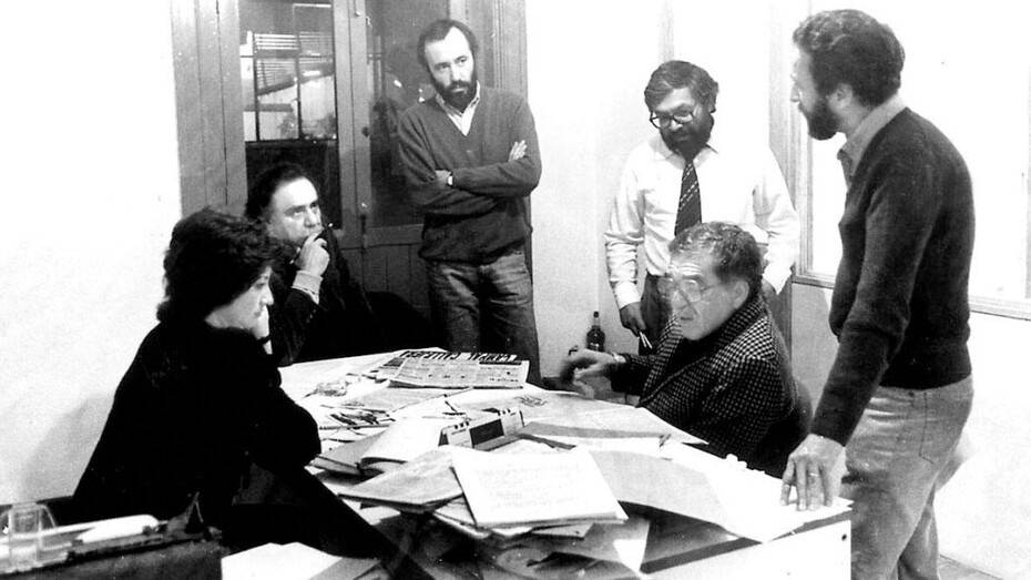 Preparación de «La Jornada» en sus inicios: de pie Humberto Mussachio, Miguel Ángel Granados Chapa y Vicente Rojo; sentados Carmen Lira, Carlos Payán y Gabriel García Márquez