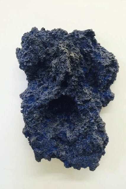 Delphine Deguislage, Fantasme, 2015, plâtre, adjuvant pour mortier, pigments, huile, 42 x 33 x 14 cm