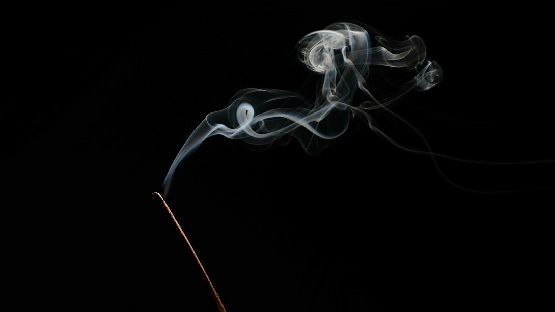 Para adentrar de verdade em certos movimentos, como os da Arte e da Cura, que advêm de núcleos mais distantes e essenciais do ser, através dessas ondas de manifestações mais profundas e sutis, ocultas em seus dons e talentos, precisará o ser, certamente pausar suas dúvidas, voltar a escutar-se, silenciar o cotidiano com seus barulhos e supérfluos, de todos os corpos. Um espaço no tempo da vida, para viver essa comunicação criativa com os mistérios da existência em si, a partir da escuta e relação profundas com os 3 corpos