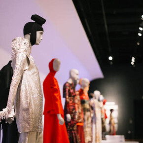 Contemporary Muslim Fashions. Courtesy of De Young Museum