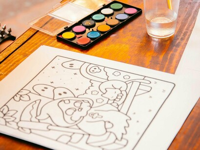 Desde crianças, jovens e até adultos, as ilustrações Bobbie Goods cativaram todo esse público pela simplicidade e leveza que trazem em seus traços, e a partir disso, muitos livros de colorir da artista estão esgotados nas livrarias locais pelo alto nível de procura dessas obras