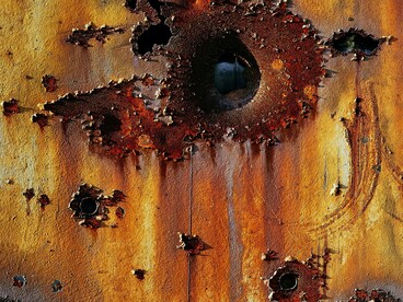 Le zone di guerra sono spesso caratterizzate da distruzione diffusa di infrastrutture, con gravi conseguenze per la popolazione civile