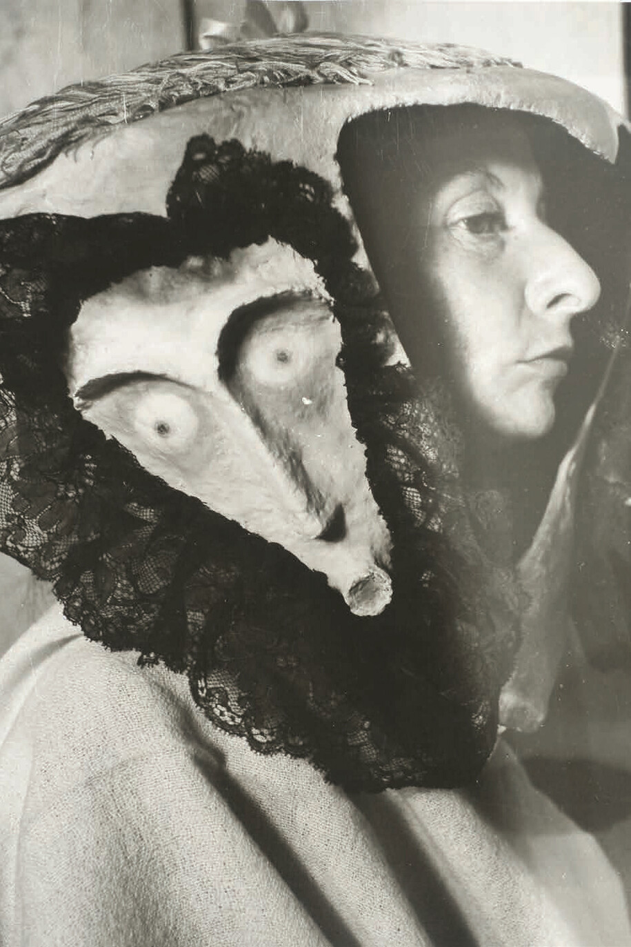 Kati Horna, Remedios Varo, Mexico, 1957, Gelatin silver print, 25.3 x 20.3 cm, Private collection, © 2005 Ana María Norah Horna y Fernández