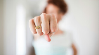 No hay necesidad de elegir entre blanco o negro; es válido aceptar la complejidad de nuestras emociones