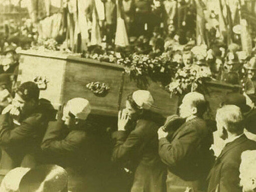 Un momento dei funerali di Giovanni Pascoli