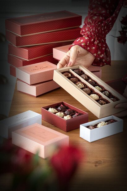 Muestras de los chocolates que vende Silvia Guédez