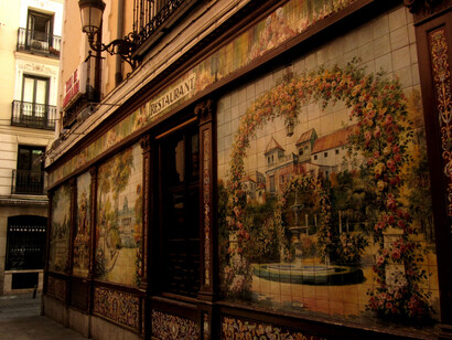 Madrid misterioso. Uno de los bares que flanquea el callejón del Gato