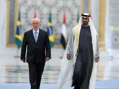 Luiz Inácio Lula da Silva, Präsident von Brasilien, und Sheikh Mohamed bin Zayed Al Nahyan, Präsident der Vereinigten Arabischen Emirate, am 15. April 2023 in Abu Dhabi, Vereinigte Arabische Emirate