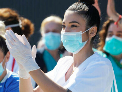 Las poblaciones pobres y los grupos de marginados tienen reivindicaciones legítimas en la lucha por los derechos a la salud y la nutrición. Profesionales de la salud protestando y abogando por políticas sanitarias justas