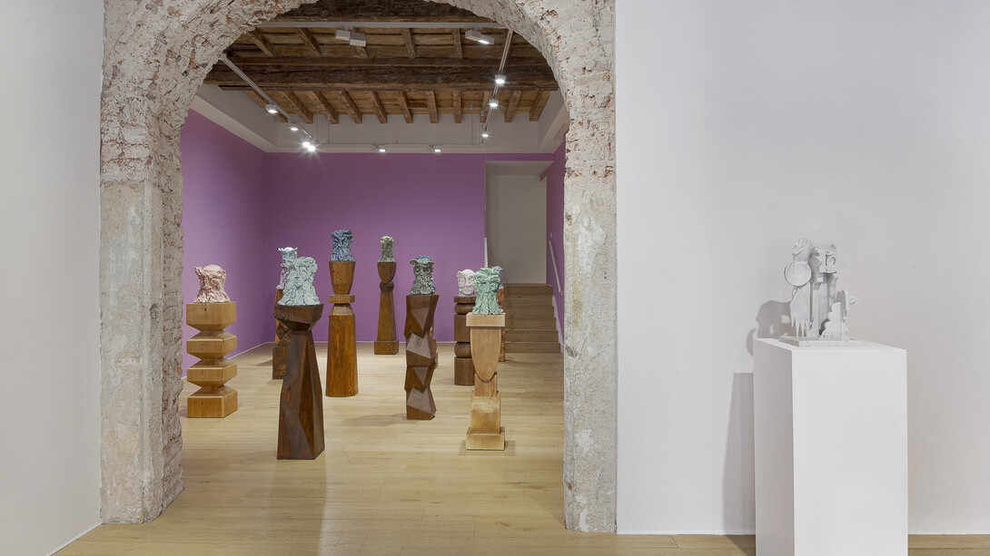 Kevin Francis Gray, Fragile heads series, exhibition view. Courtesy of Secci Gallery