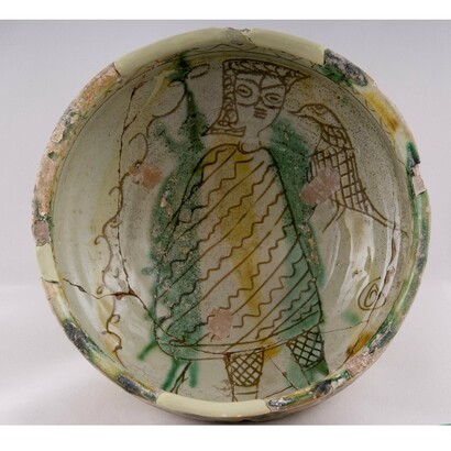 Στα χρόνια του Μεσαίωνα, Glazed vessel
with sgraffito depiction of a falconer, 15th century B.C. Collection: The Leventis Municipal Museum of Nicosia, B/2003/021

