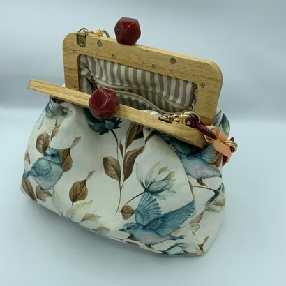 L'artigianato locale promuove una produzione sostenibile, riducendo gli sprechi e supportando un'economia circolare, in cui ogni oggetto ha un valore intrinseco più elevato rispetto ai prodotti di consumo di massa. Foto di MadebyGila