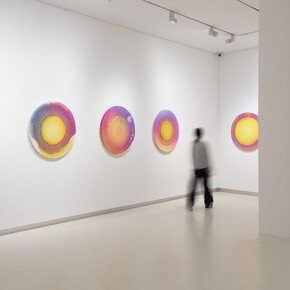 Olafur Eliasson, Tu inconmensurable expansión de llamaradas, vista de exhibición. Cortesía de la Galería Elvira González