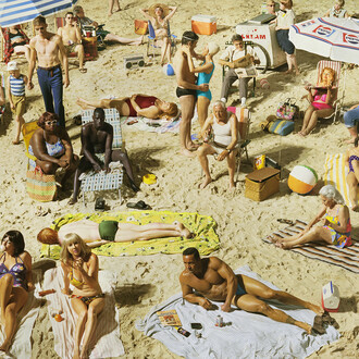 Alex Prager, Crowd #3 (Pelican Beach), 2013, Archival pigment print, Courtesy the artist and Lehmann Maupin, New York and Hong Kong