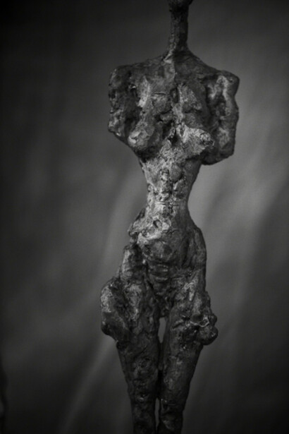 Peter Lindbergh, Alberto Giacometti, Femme debout (Poseuse I) (1954), Zurich, 2016, 2016. Courtesy of Gagosian Gallery