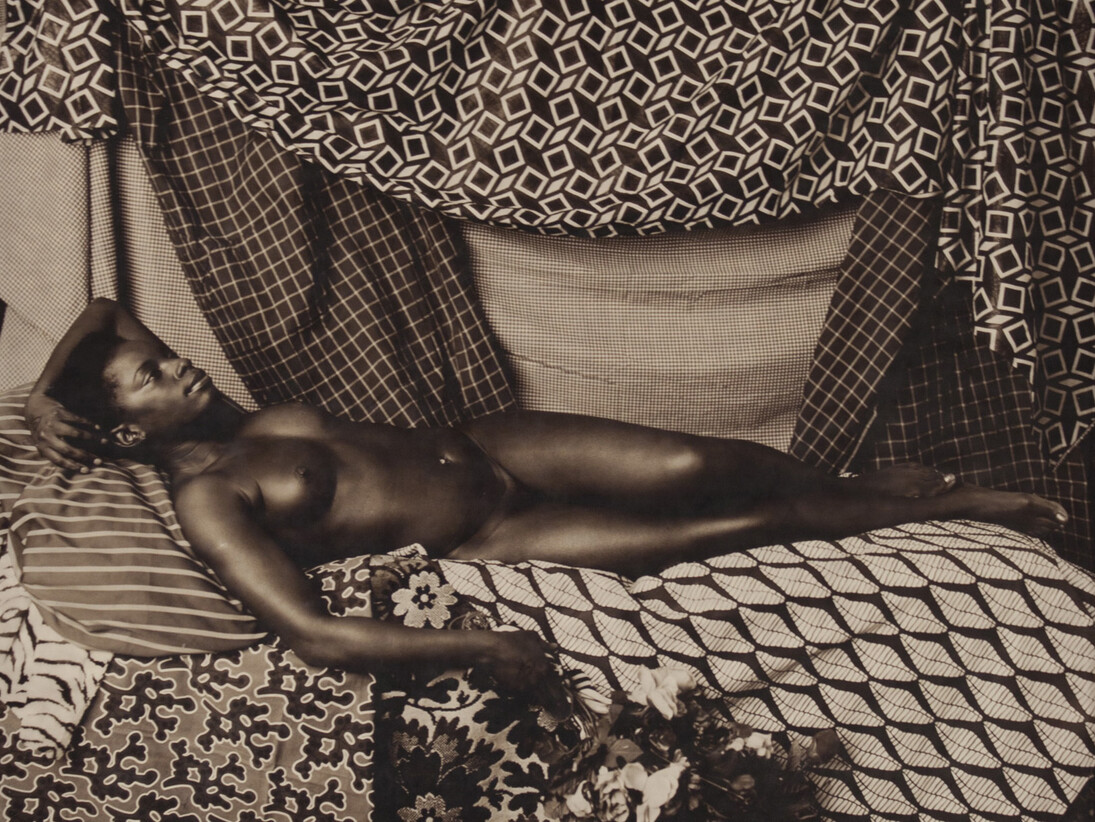 Mickalene Thomas, Courbet 5 (Marie: Relaxing), 2011, Polaroid, 61 x 50,8 cm (24 x 20 in.), 88,3 x 79,4 cm (34 3/4 x 31 1/4 in.), encadré, Courtesy Galerie Nathalie Obadia, Paris/Bruxelles