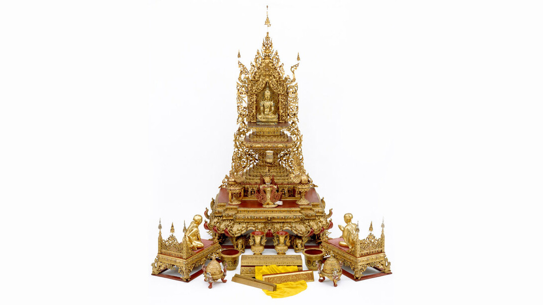 Lustrous Surfaces. Courtesy of Victoria and Albert Museum