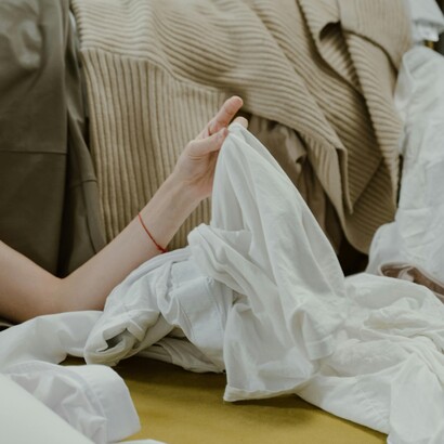 Prendersi del tempo per riflettere e mettere ordine, negli spazi e nei pensieri, aiuta a ritrovare un equilibrio interiore e a comprendere meglio il proprio percorso