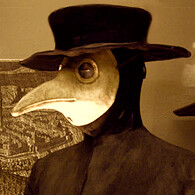 Máscara usado por galenos en el siglo XVI durante epidemias de peste