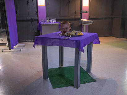 Tres para experimentar: Isaac Newton, Charles Darwin y Maria Sklodowska (Madame Curie), con más de sesenta módulos con experiencias de ciencias y tecnología