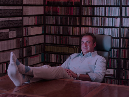  Zev Feldman, il produttore più importante del jazz contemporaneo, quello che ha portato di recente alla luce molti tesori perduti di Bill Evans, Charles Mingus, Sonny Rollins, Chet Baker ed Albert Ayler fra gli altri, che ha scovato questo materiale per il battesimo della sulla sua nuova etichetta, eloquentemente chiamata Jazz Detective