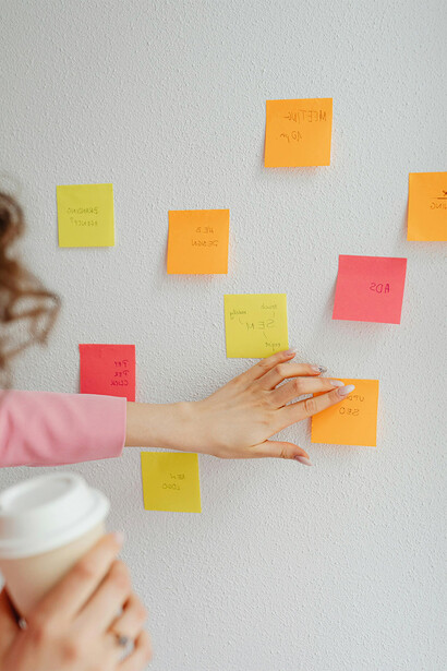 Organizações em post its. Faça enquetes em cima de seus posts, acompanhe as votações