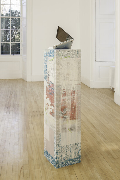 Alex Dordoy, Congsumer (MacBook Pro), 2014.
Courtesy the artist, Zabludowicz Collection and The Modern Institute/Toby Webster LTD., Glasgow.
Photo: Ruth Clark
