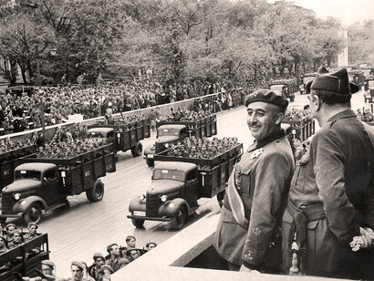 Las tropas de Franco entrando en Barcelona, 1939