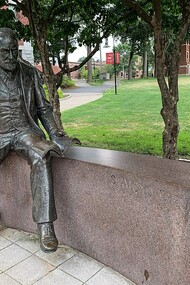 Estatua de Freud en la Universidad Clark, Worcester, Massachusetts (EE. UU.)