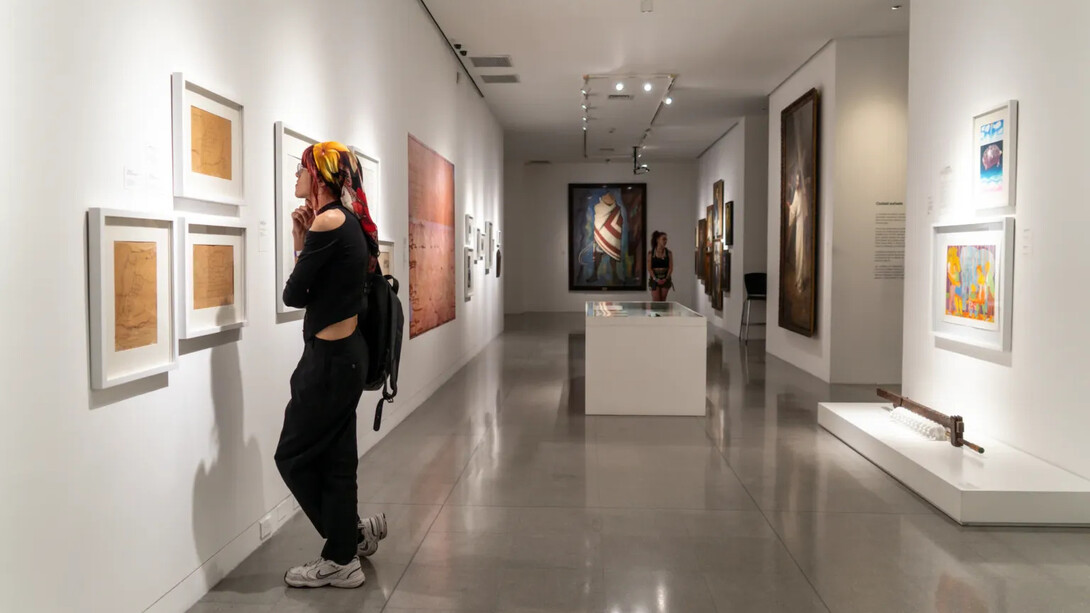 Varios artistas, Ciudad soñada, vista de exhibición. Cortesía de Museo de Antioquia 