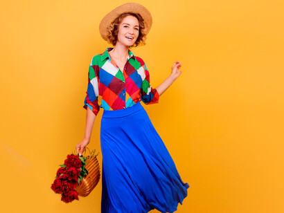 Look colorido. O branco é associado à pureza, simplicidade e inocência