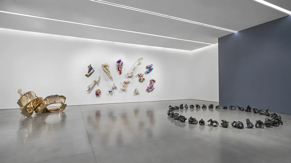 Lynda Benglis, Knotting, tying, folding, exhibition view. Courtesy of Pace Gallery