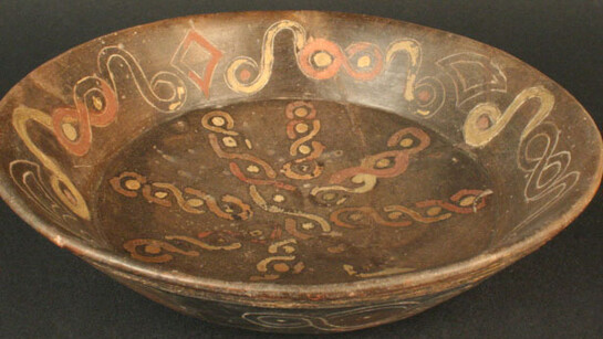 Plato polícromo

Materiales: Cerámica

Formativo Tardío. 200 - 600 a.C. Paracas. Fase 8 y 9

Medidas: 59 mm de alto