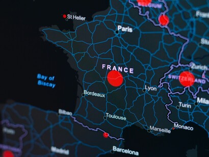 Confini Francia-Italia, cartina. Ci sarebbe da ricordare qualcosa che della Storia lui sembra avere dimenticato o temporaneamente rimosso, a cominciare dalla forte italianità di Nizza e come questo sentimento fu represso (anche nel sangue)