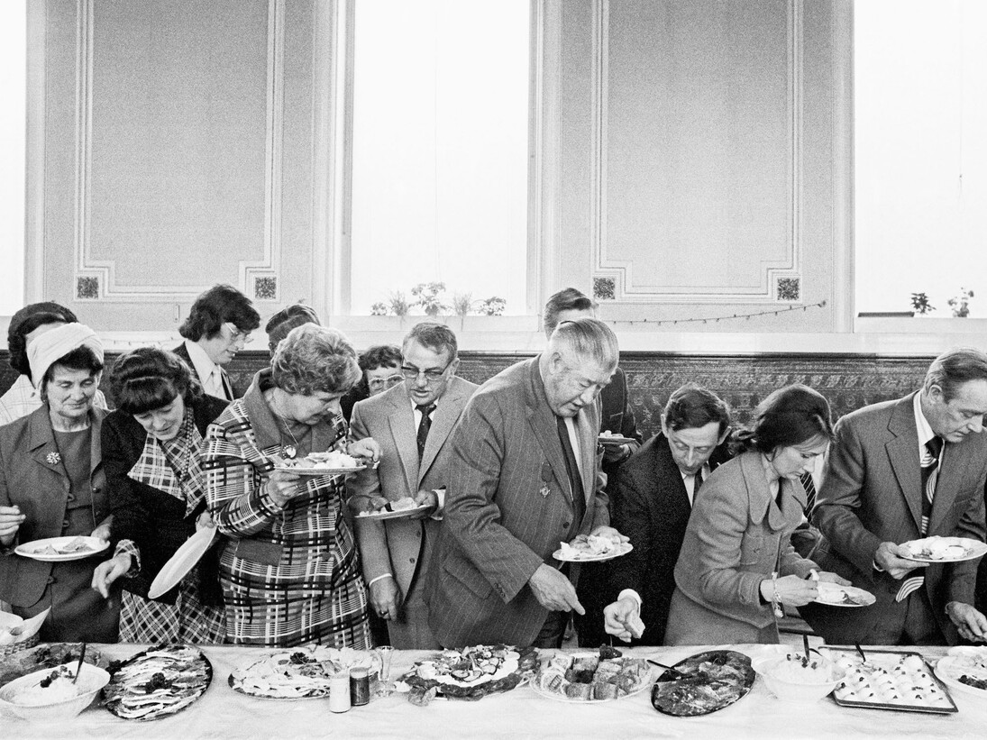Martin Parr, Mayor of Todmorden’s inaugural banquet, 1977 © Martin Parr/Magnum Photos
