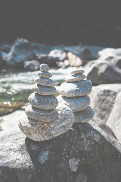 Pietre in equilibrio. Il corpo emozionale contribuisce allo stato di equilibrio o disequilibrio a seguito degli stati emotivi che viviamo