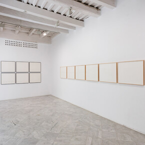 Ignasi Aballí, In ictu oculi, vista de exhibición. Cortesía del Centro Andaluz de Arte Contemporáneo. Foto por Pepe Morón